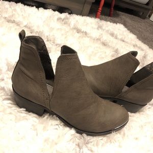 Ankle high boots